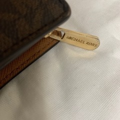 マイケルコース　二つ折り財布　直接取引のみの画像