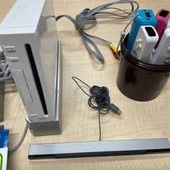 wii本体　コントローラー5本　ヌンチャク4本　wiiソフト8本　　3ＤＳソフト2本の画像