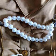 persodea(ペルソデア)、blue label(ブルーレーベル)のマスタード（からし色）、胸元フリルブラウス、半袖、Ｌサイズ、新品未使用品、パールアクセサリー付きの画像