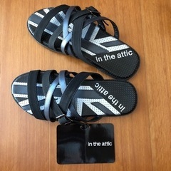 訳あり新品未使用　in the attic サンダル　黒　M
