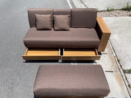 美品　ベッドにもなる引き出し付き三人掛けソファー　ブラウン　オットマン付き