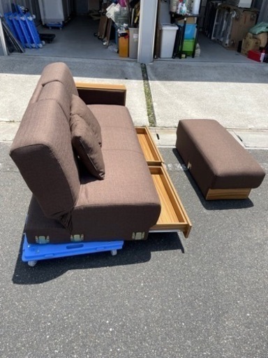 美品　ベッドにもなる引き出し付き三人掛けソファー　ブラウン　オットマン付き