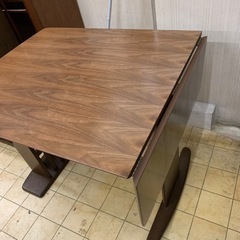 ニトリ　伸縮ダイニングテーブル　2〜4人用の画像