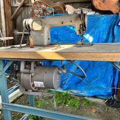 工業用ミシン２台　差し上げます＊糸やセーラー服用（濃紺）生地もあります