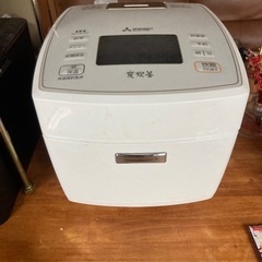 三菱電機　IHジャー炊飯器 備長炭炭炊釜 5.5合炊き　ピュアホ...