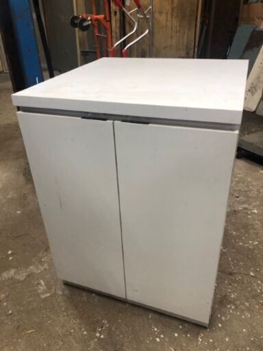 両扉　キャビネット　収納ボックス　白