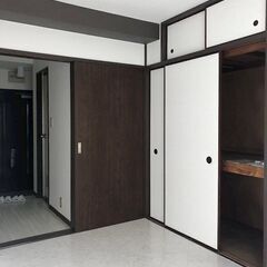 大規模リフォーム済みのお部屋です！設備・内装も充実したお部屋です(^_-)-☆壁や床はもちろん、間接照明もつけました。是非、ご内見下さい！ 駅に使く、中心部への利用に便利な立地です。 運動公園が近隣にあり。また、外壁塗装済★ − 岡山県