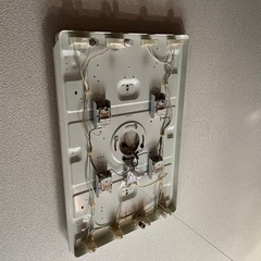 天井の照明全く付きません。器具を外しています。蛍光灯を交換しても...