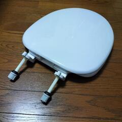 新品トイレ便座と便座カバーのセットの画像