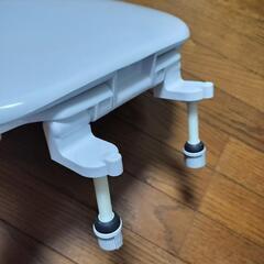 新品トイレ便座と便座カバーのセットの画像