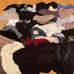 引っ越しで不要な洋服　引き取り確実な方に差し上げます。の画像