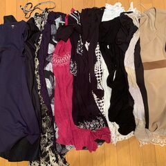 引っ越しで不要な洋服　引き取り確実な方に差し上げます。の画像