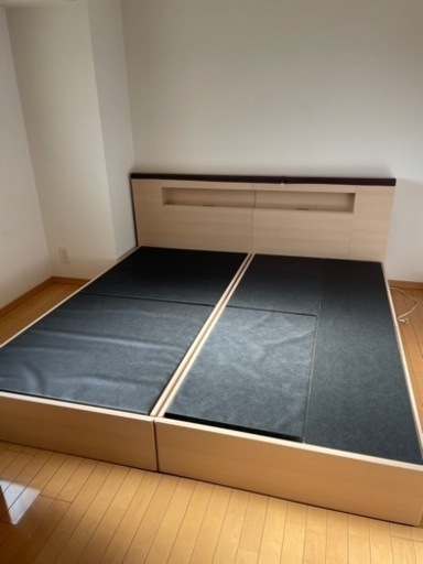 シングルベッド2台(うち1台収納付き、マットレス2台付き)