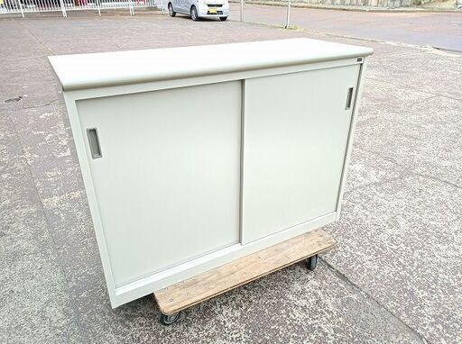 ウチダ　３段引違扉付きハイカウンター書庫『中古小傷小凹みあり』W1200