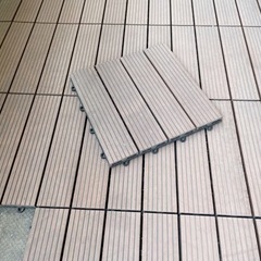 【お取引中】屋外用ウッド調パネル(人工木)の画像
