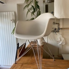 <譲渡先決定しました>白いイス　2脚セットの画像