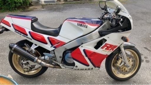 ヤマハ　FZR1000