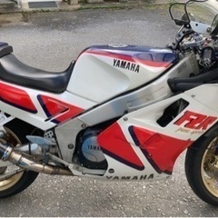 ヤマハ　FZR1000