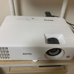 【最終値下げ:6月1日廃棄！】BenQ TH585 フルHD・DLPプロジェクター (3,500ANSIルーメン/低遅延/ゲーミング/ゲームモード/HDMI/スピーカー10w/高速/スポーツ&ゲーム/応答速度16ms/3D対応)の画像
