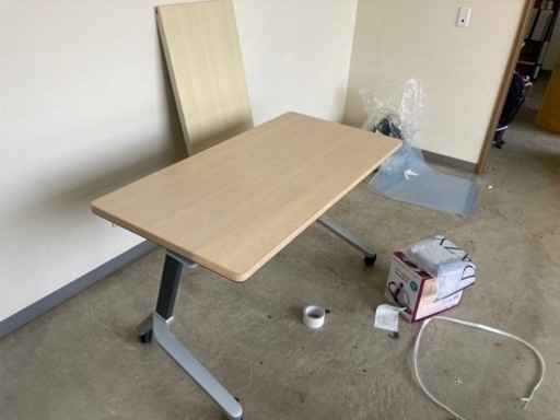 折り畳み式テーブル
