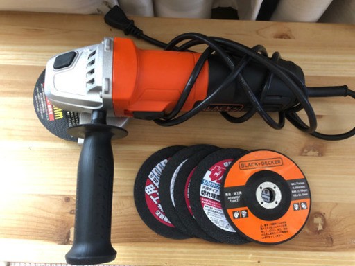 工具　BLACK+DECKER ディスクグラインダー　替え刃付き