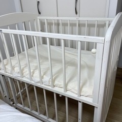 ベビーベッド　60×90センチ　ミニサイズ　マットレス付き　カトージ　白の画像