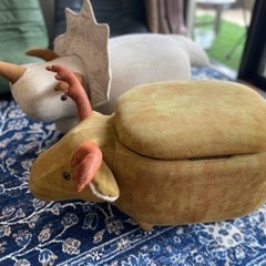 【受取予定者決定】トナカイのスツールソファ　小さい収納付きの画像