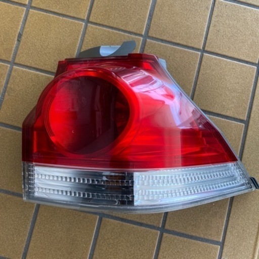 ステップワゴン右テールランプ