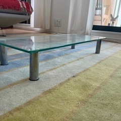 ガラス天板のテレビ台の画像