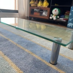 ガラス天板のテレビ台の画像