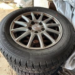 スタッドレスタイヤホイールセット4本の画像