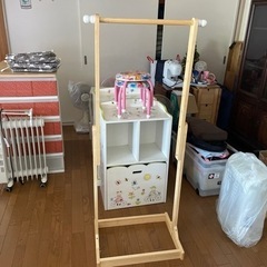 子供ハンガーラックの画像