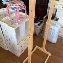 子供ハンガーラックの画像