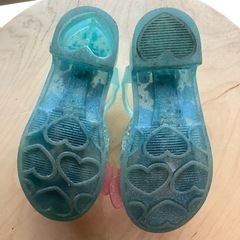 キラキラ青の女の子サンダル　ピンクのリボン　17cmの画像
