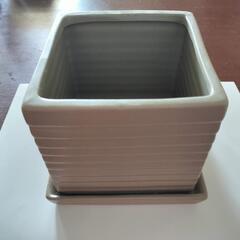 角形植木鉢セットと丸形植木鉢敷台の画像