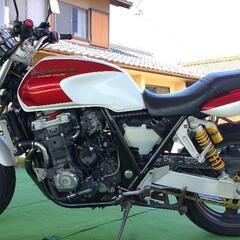 大型バイクCB1000SFの画像