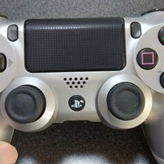 PS4 コントローラー CUH-ZCT2J シルバーの画像