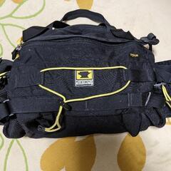 マウンテンスミスポーチ