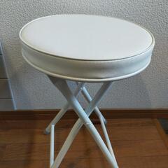 カインズ　折りたたみクッションチェア
