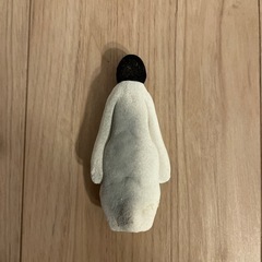 水に漬けると大きくなるペンギンの画像