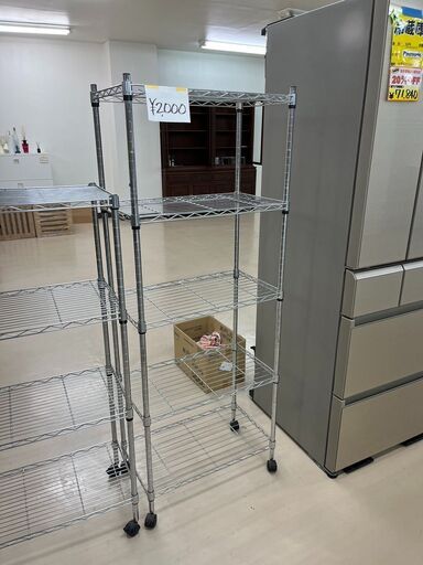 キャスター付き　メタルラック　２０００円