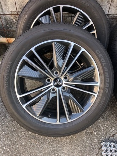 新型デリカd5 アーバンギア純正ホイールタイヤナット付き、225/18r5.5
