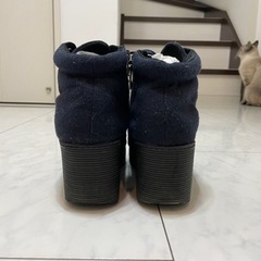紺色のブーツの画像