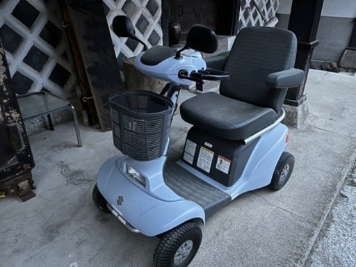 セニアカー、電動車椅子（充電式、免許不要）