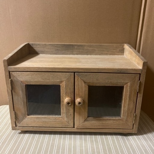 扉付き小物収納棚　レトロ