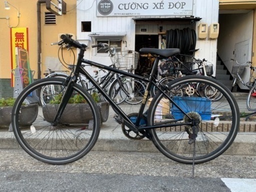 ??　クロスバイク　700x28c 6変速　黒　美品　配達可能