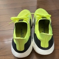 アディダス　ランニングシューズの画像