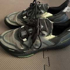 アディダスランニングシューズの画像