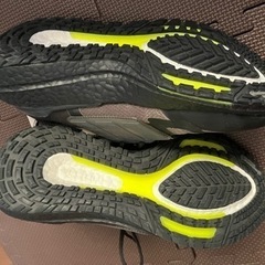 アディダスランニングシューズの画像