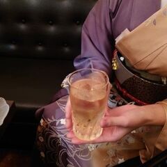 神楽坂近郊にお住まいで、夜間、お着物でお仕事をなされておられる方...